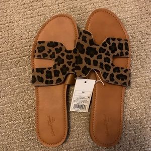 Universal thread sandals